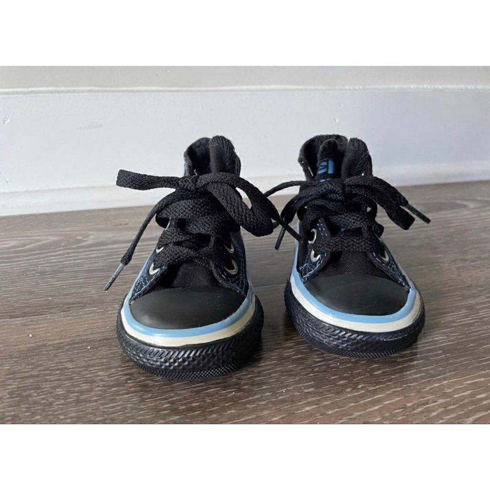 Converse Shoes - Picture 2 of 8